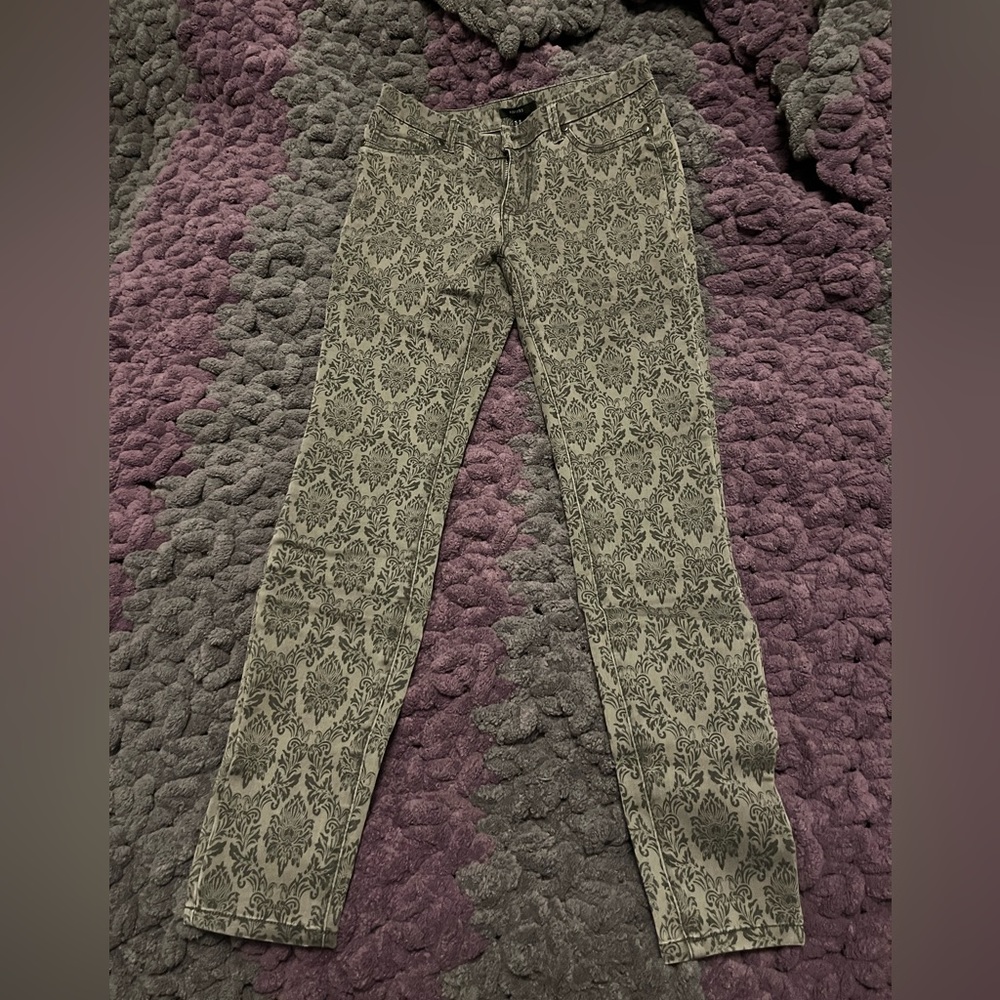 Forever 21 printed grey pants. Size 28